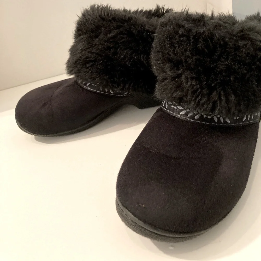Isotoner woman’s booties slippers size 6.5